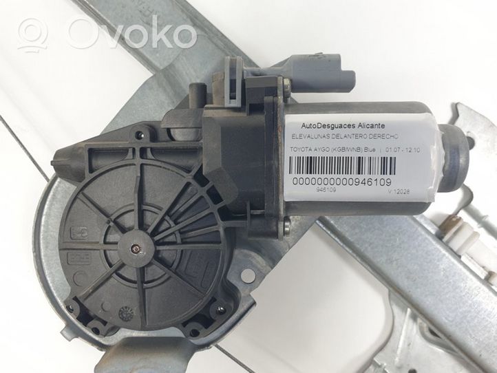 Toyota Aygo AB10 Podnośnik szyby drzwi z silniczkiem 118670RH