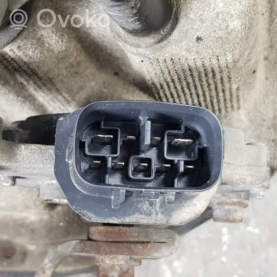 Toyota Avensis T250 Mechaninė 5 pavarų dėžė 305102B800