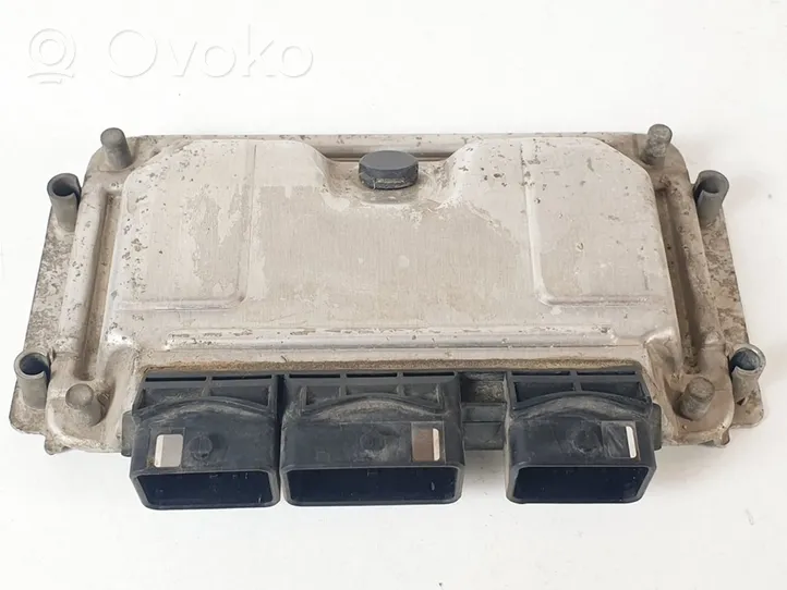 Peugeot 206 CC Sterownik / Moduł ECU 0261207477