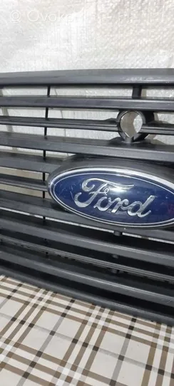 Ford Transit Grotelės viršutinės 