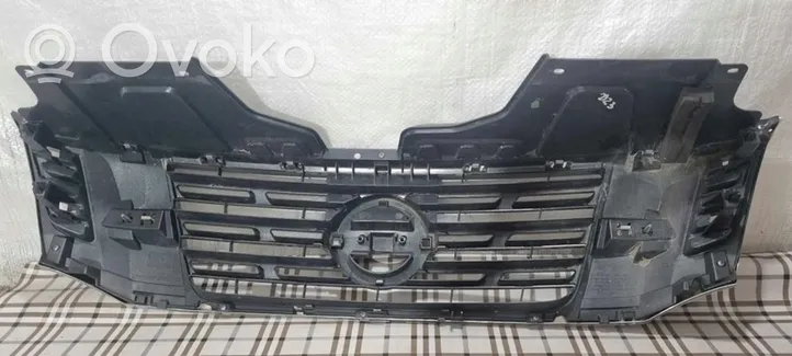 Nissan NP300 Grille calandre supérieure de pare-chocs avant 