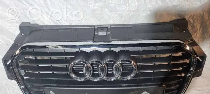 Audi A1 Maskownica / Grill / Atrapa górna chłodnicy 