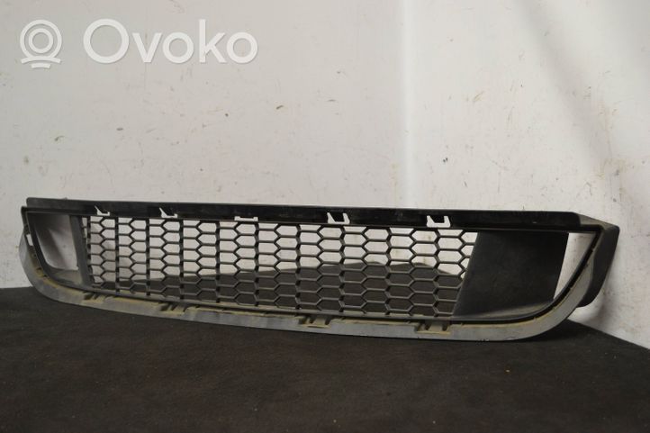 BMW 6 F12 F13 Puskurin kannattimen kulmakannake 8050345