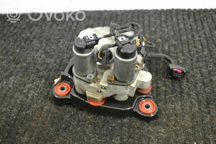 BMW 5 F10 F11 Air suspension compressor 6775258