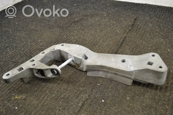 BMW 5 G30 G31 Pavarų dėžės tvirtinimo kronšteinas 9485312