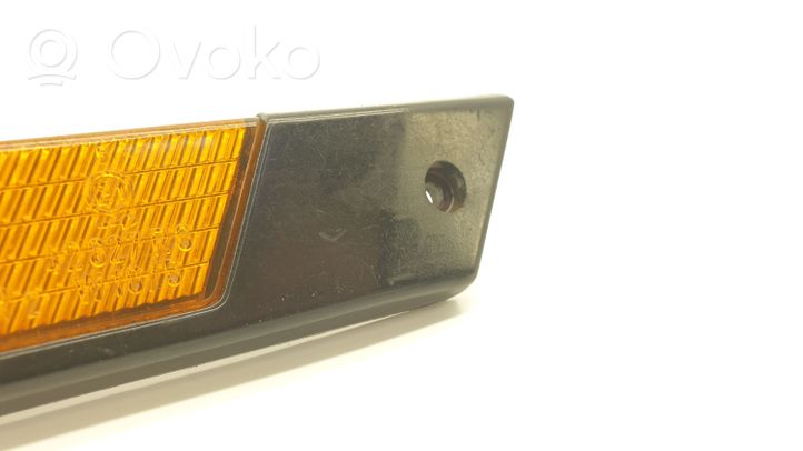 BMW 3 E30 Indicatore di direzione del parafango anteriore 63131367806