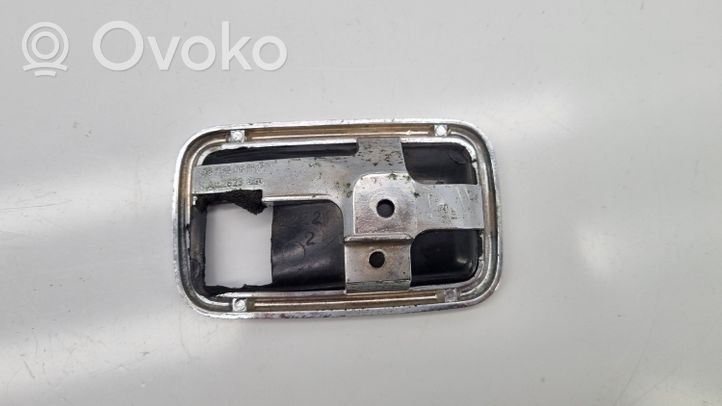 Mercedes-Benz COMPAKT W115 Tapa manecilla puerta trasera 1087660611