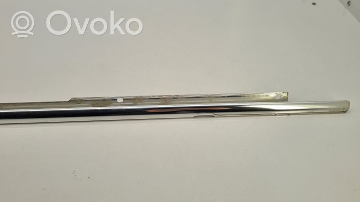 BMW 5 E28 Rivestimento modanatura del vetro della portiera posteriore 