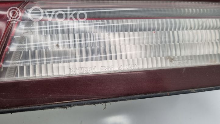 Nissan Maxima Lampy tylnej klapy bagażnika 4738B