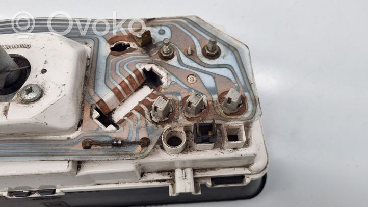 Opel Kadett E Compteur de vitesse tableau de bord 93154697SJ