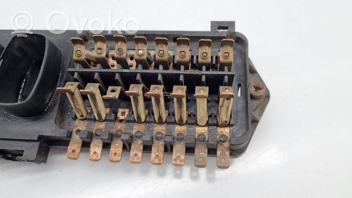 Volkswagen Polo II 86C 2F Module de fusibles 867937025A