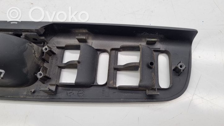 Ford Galaxy Rivestimento della maniglia interna per portiera anteriore 7M3867171Q