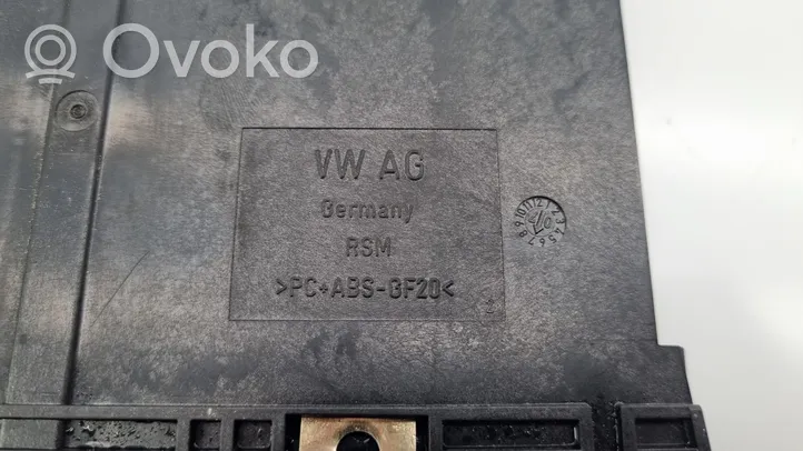 Volkswagen Golf IV Przedni uchwyt na kubek tunelu środkowego 1J0857211A