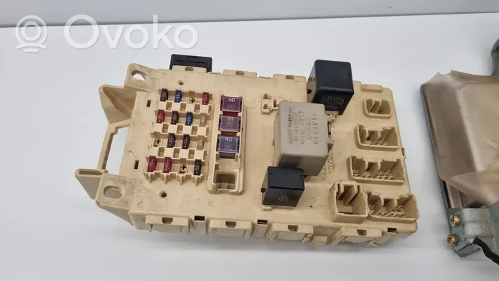 Toyota Yaris Komputer / Sterownik ECU i komplet kluczy 8966152200