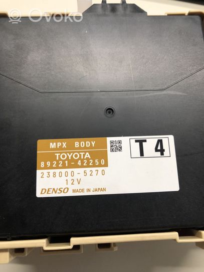 Toyota RAV 4 (XA40) Ramka / Moduł bezpieczników 8273042810