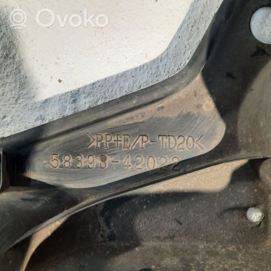 Toyota RAV 4 (XA40) Couvre soubassement arrière 5839842022