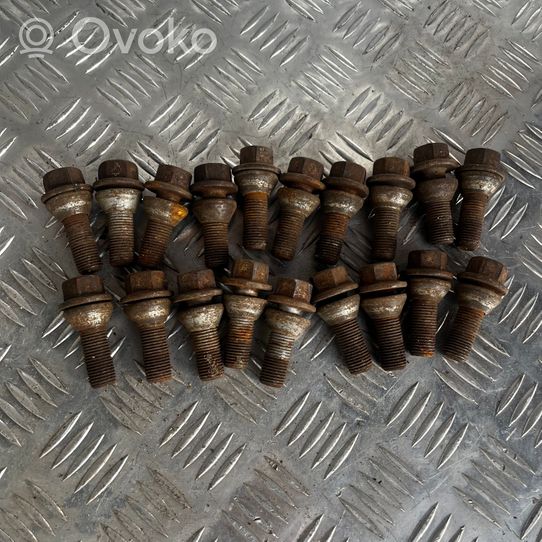 Volvo XC70 Nuts/bolts 