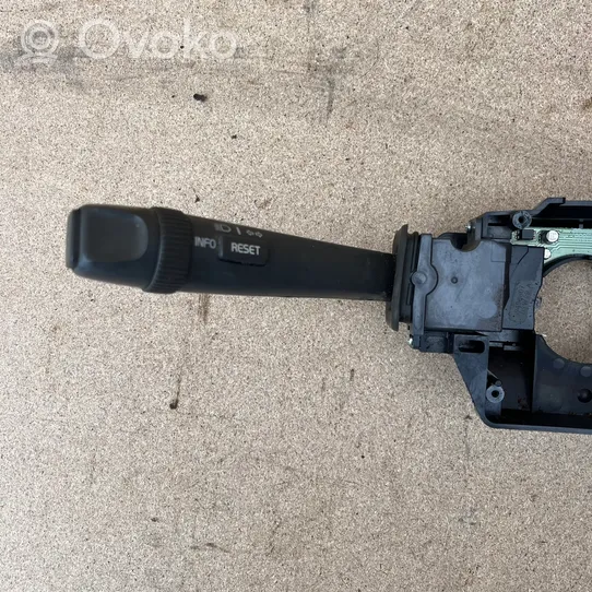 Volvo V70 Manetka / Przełącznik kierunkowskazów wycieraczek 8685372