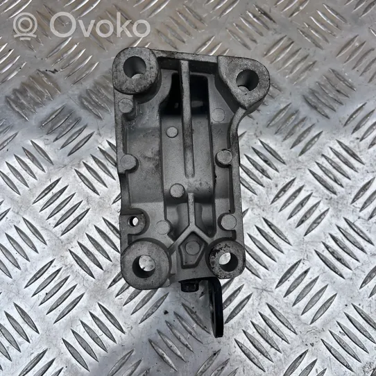 Volvo S80 Engine mount bracket 30776354