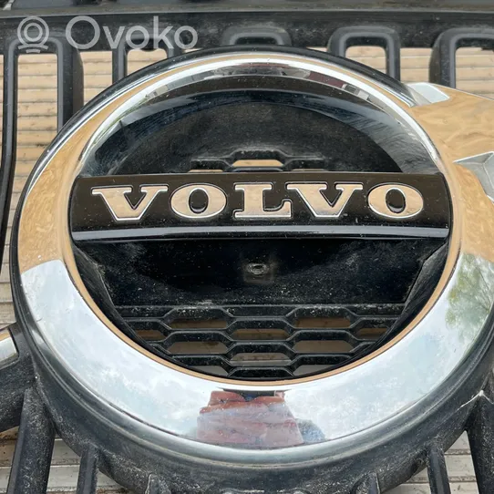 Volvo V60 Etupuskurin ylempi jäähdytinsäleikkö 32132215