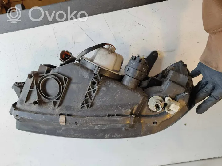 Subaru Outback Lampa przednia 10020653