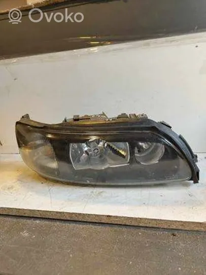 Volvo XC70 Lampa przednia 8693657