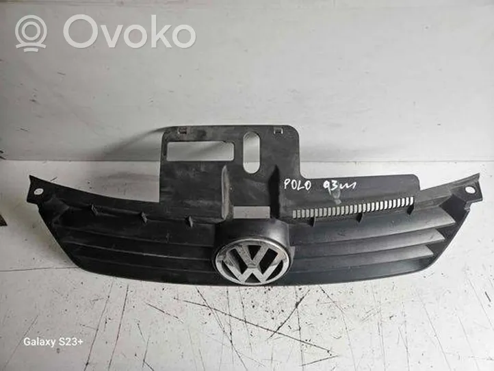 Volkswagen Polo Grotelės viršutinės 5Q0853651