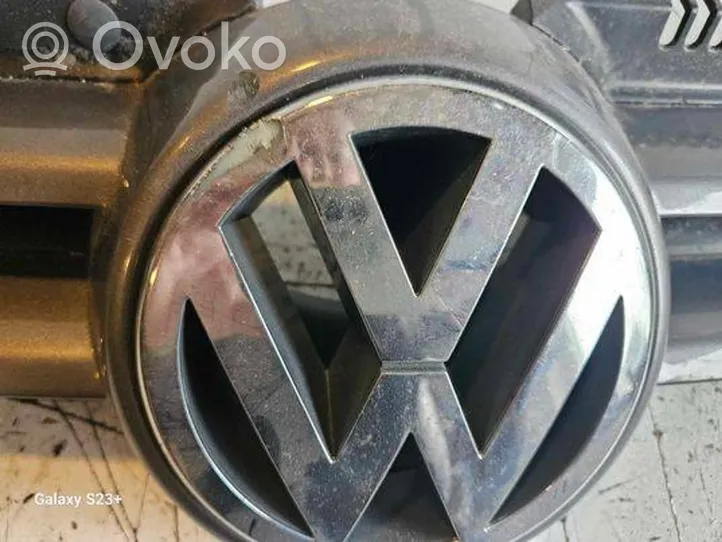 Volkswagen Golf V Rejilla superior del radiador del parachoques delantero 1K0853651A