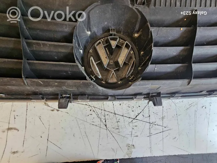 Volkswagen PASSAT B5 Etusäleikkö 3B0853651L