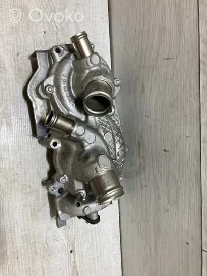 Audi A3 S3 8V Pompe de circulation d'eau 05E121117C