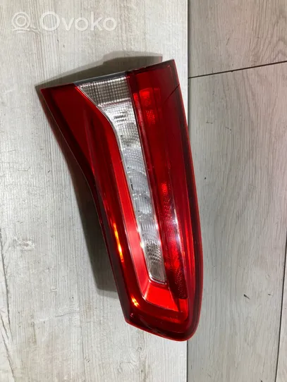 Ford Focus Lampy tylnej klapy bagażnika JX7B13A603EE