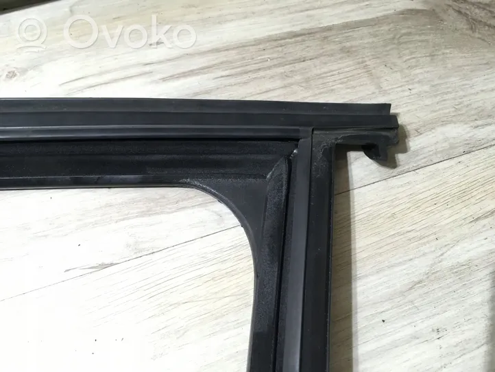 Volvo C30 Joint de fenêtre de porte avant coupé 31278771