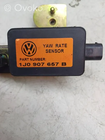 Volkswagen Golf IV ESP (elektroniskās stabilitātes programmas) sensors (paātrinājuma sensors) 1J0907657B