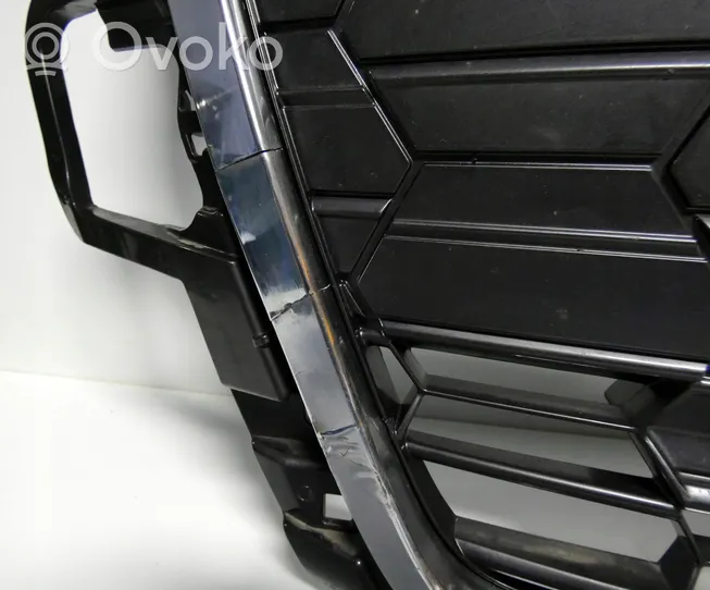 Audi A5 Maskownica / Grill / Atrapa górna chłodnicy 8W6853651BE