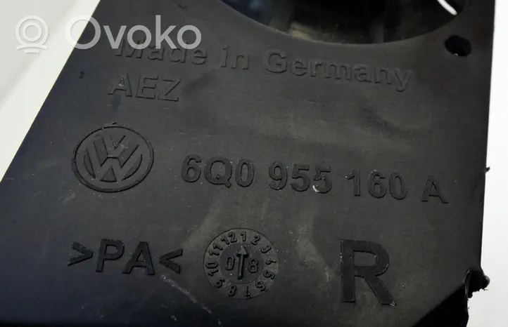 Volkswagen Polo VI AW Dysza spryskiwacza szyby przedniej / czołowej 6Q0955970D