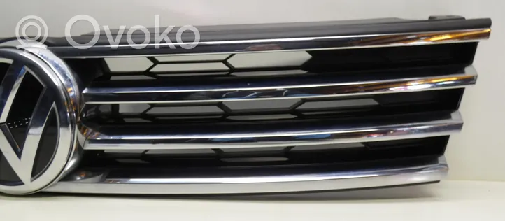 Volkswagen Touareg II Maskownica / Grill / Atrapa górna chłodnicy 7P6853651J