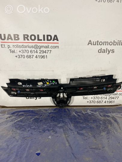 Volkswagen Golf VIII Griglia superiore del radiatore paraurti anteriore 5H0853653