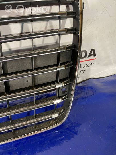 Audi A8 S8 D4 4H Maskownica / Grill / Atrapa górna chłodnicy 4H0853651E