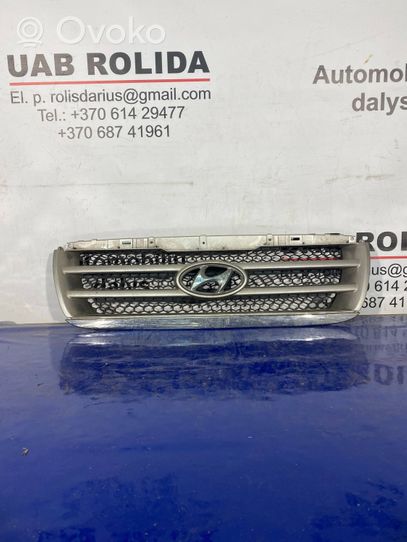 Hyundai Trajet Grille calandre supérieure de pare-chocs avant 863523A500