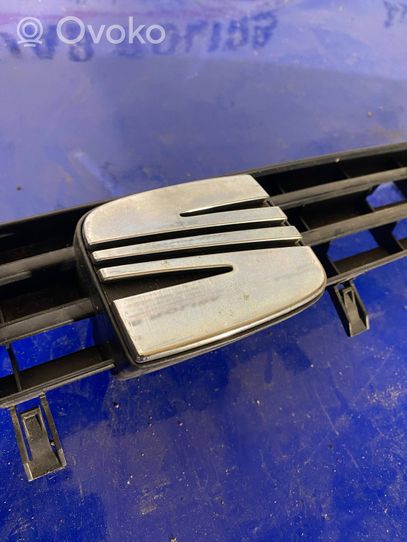 Seat Arosa Grille calandre supérieure de pare-chocs avant 6H0853653C