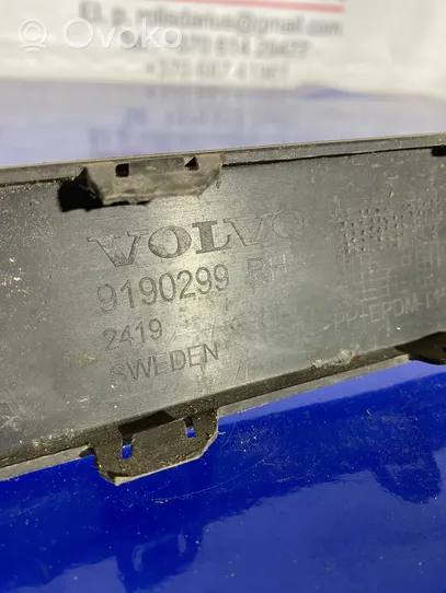 Volvo V70 Listwa zderzaka przedniego 9190299