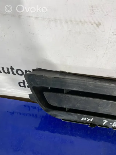 Audi A1 Grille inférieure de pare-chocs avant 8X0807682