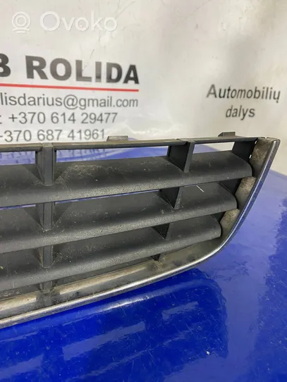 Audi A3 S3 8P Grille inférieure de pare-chocs avant 8P3807647