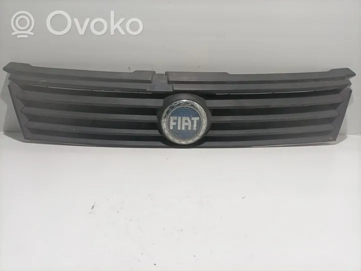 Fiat Stilo Atrapa chłodnicy / Grill 1821920018