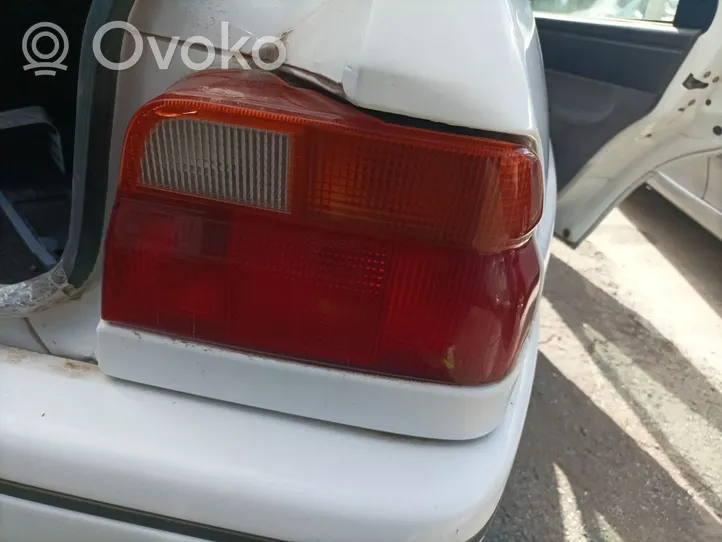 Ford Orion Feux arrière / postérieurs 