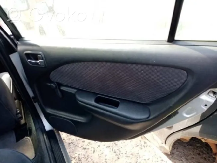 Toyota Avensis T220 Apšuvums aizmugurējām durvīm 