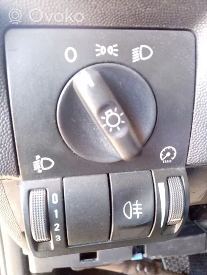 Opel Combo C Interrupteur d'éclairage de la cabine dans le panneau 