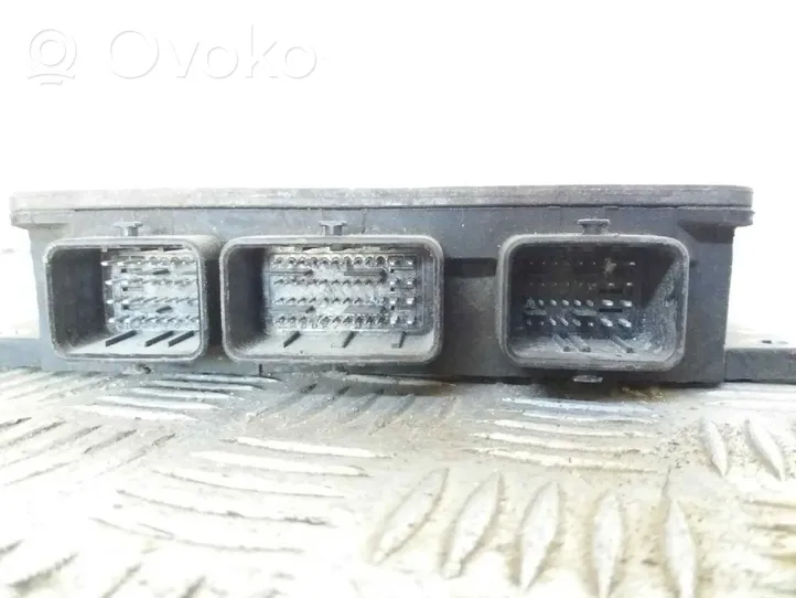 Nissan Kubistar Variklio valdymo blokas 8200331477