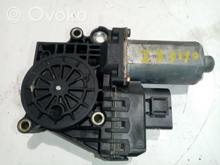 Audi A6 Allroad C5 Moteur de lève-vitre de porte avant 0130821774