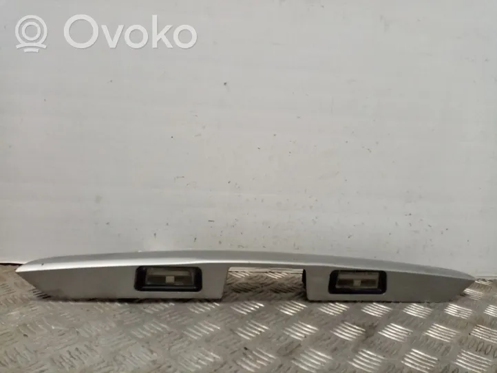 Nissan Almera Tino Takaluukun rekisterikilven valon palkki 90810bm460